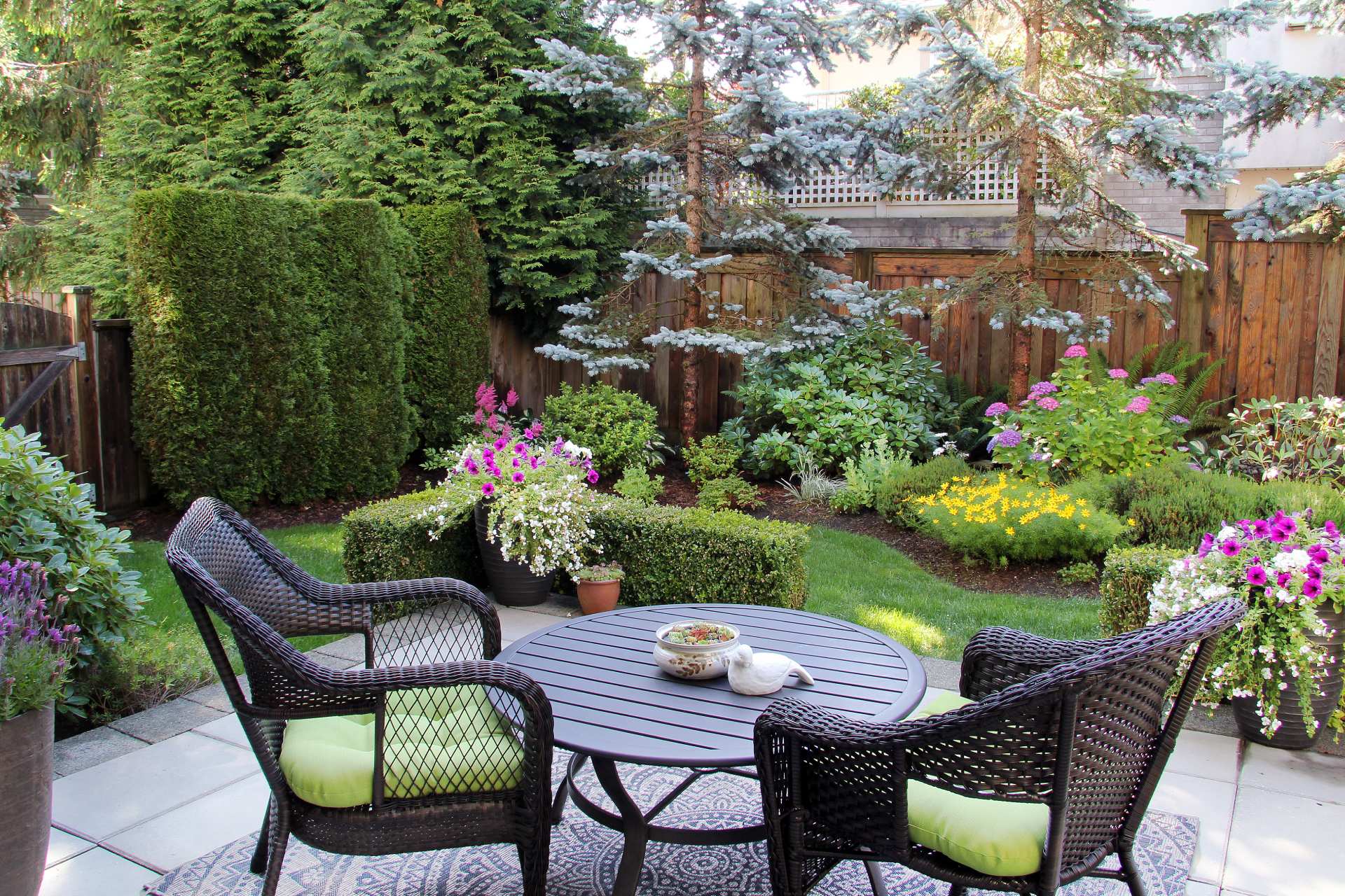 Ideas para disponer un jardín pequeño